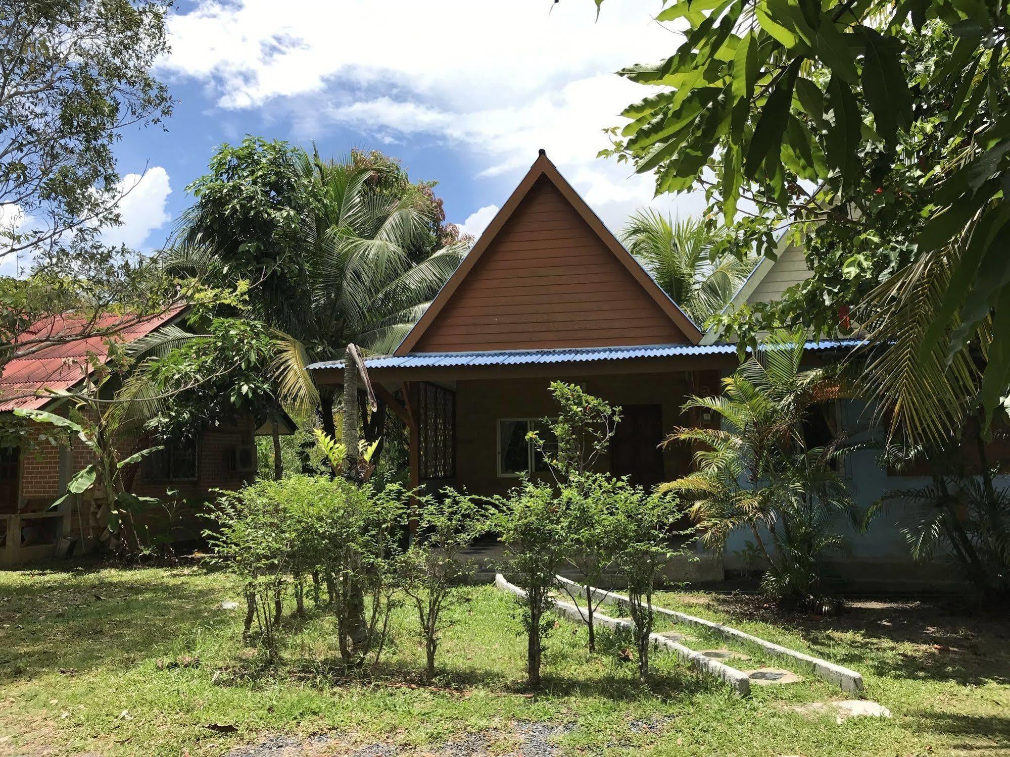 Coconut Bungalow Nai Yang Beach Exteriör bild