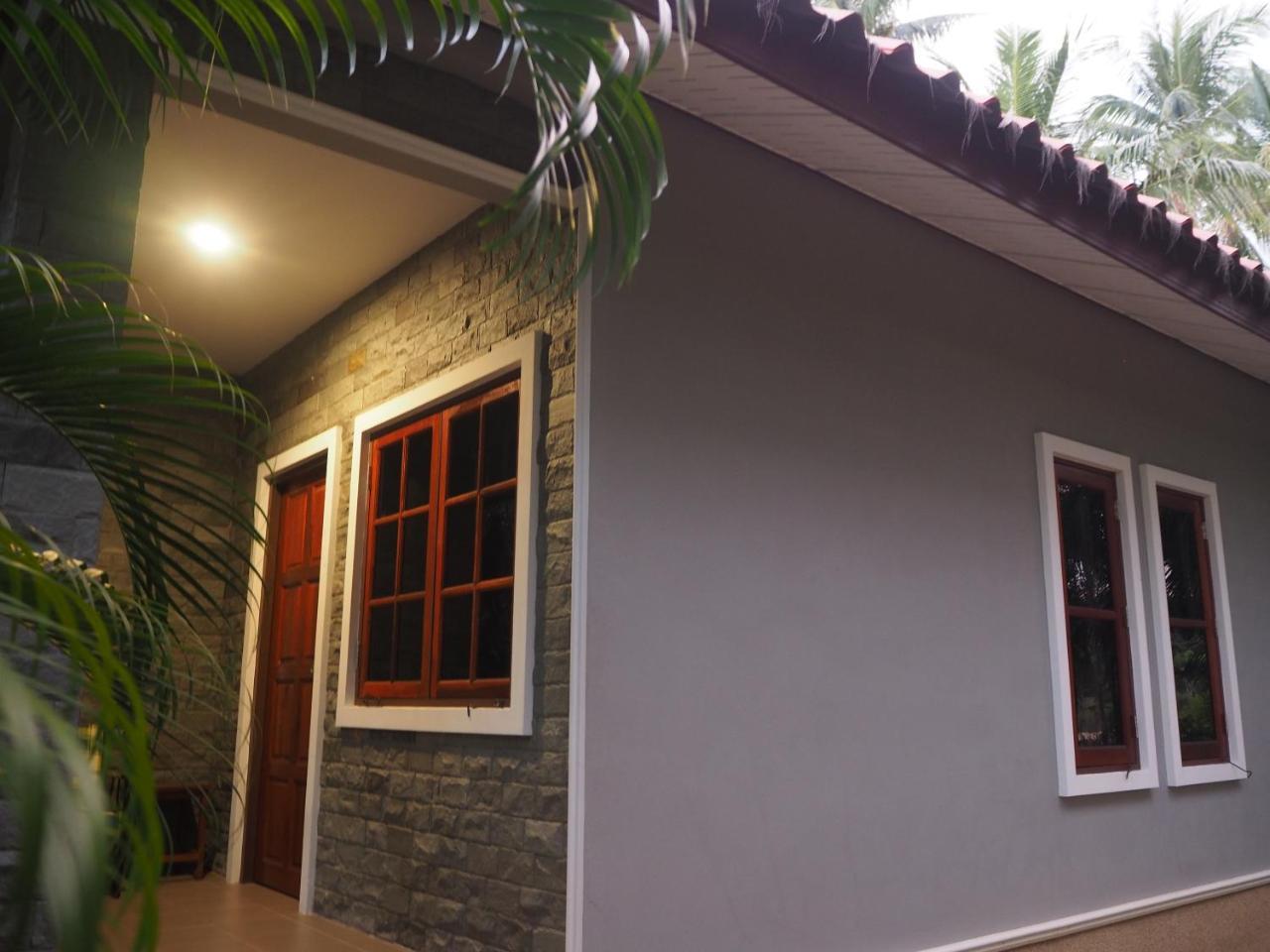 Coconut Bungalow Nai Yang Beach Exteriör bild